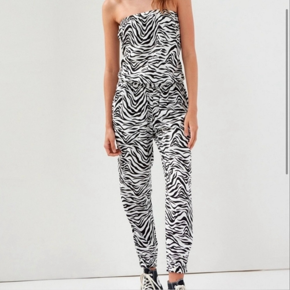 Aritzia Sunday Best Romper Zerbra Pattern Size S - Picture 2 of 5